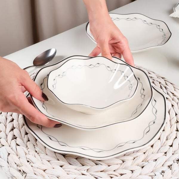 Güral Porselen Nesrin 24 Parça Yemek Takımı Siyah 8121