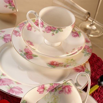 Kütahya Porselen Bone China 84 Parça 25139 Desenli Yemek Takımı