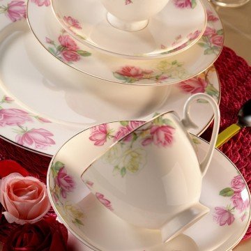 Kütahya Porselen Bone China 84 Parça 25139 Desenli Yemek Takımı