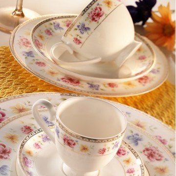 Kütahya Porselen Bone China 84 Parça 25137 Desenli Yemek Takımı